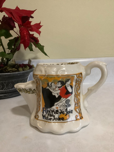 Antique scuttle shaving mug