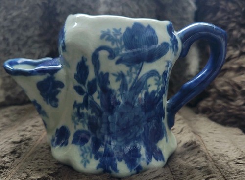 Pretty blue and - blue, shaving
